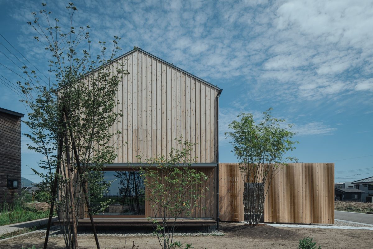 北欧フィンランドの山小屋を住宅に落とし込んだモデル「FI」。自然を感じさせるミニマルなインテリアと既存の木造住宅を踏襲しながら近代的な暮らしへアップデートされた空間が住まう人、訪れる人を癒してくれます。